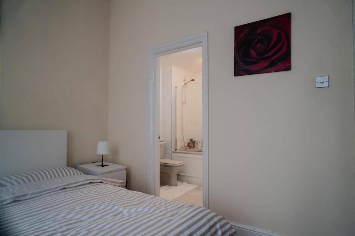 5 Stops From Everywhere - Balcony Flat Near Paddington