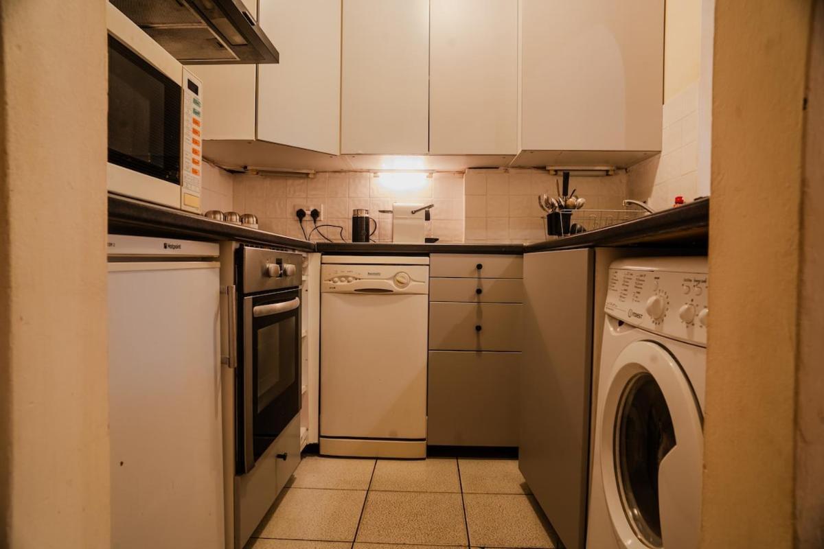5 Stops From Everywhere - Balcony Flat Near Paddington Apartment London